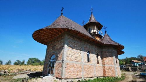 Biserica în construcție