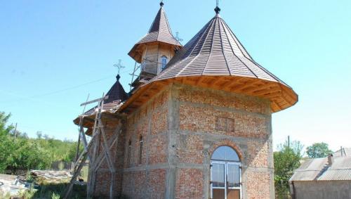 Biserica în construcție