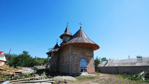 Biserica în construcție