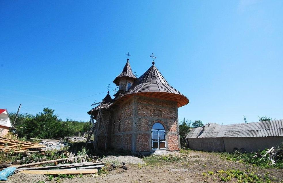 Biserica în construcție